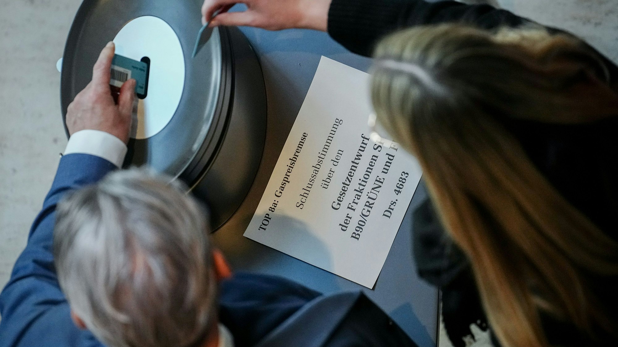 Bundestagsabgeordnete stimmen über die Energiepreisbremse ab.