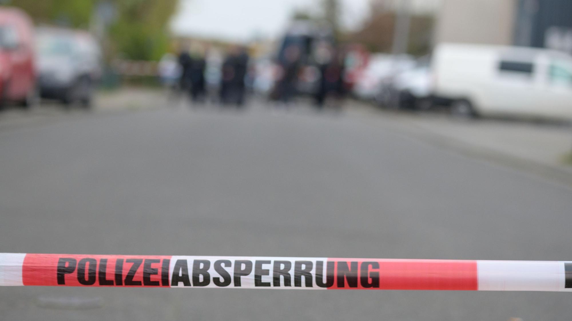 Ein Absperrband sichert den Tatort im Hattersheimer Stadtteil Eddersheim ab.