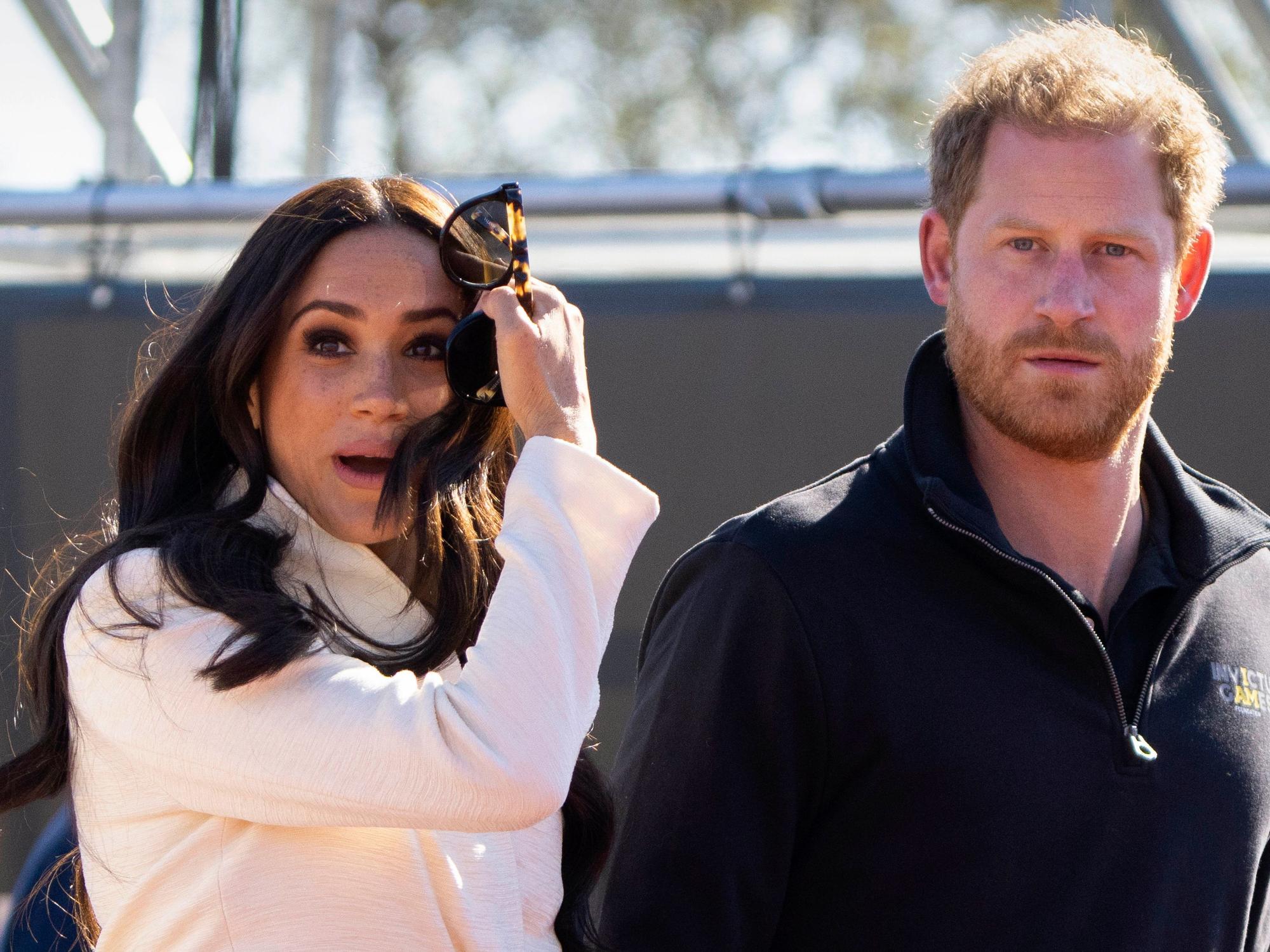 Müssen Harry und Meghan (hier 2022 in Den Haag) die USA bald verlassen?