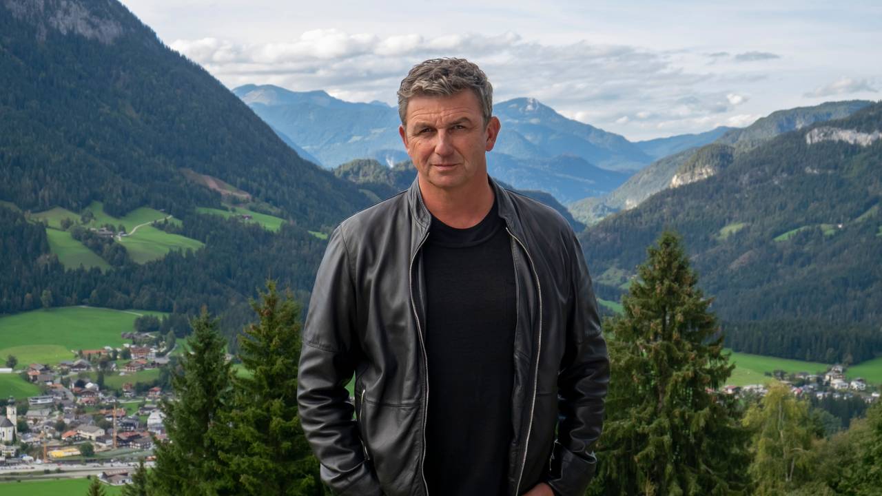 Hans Sigl spielt Dr. Martin Gruber in der erfolgreichen ZDF-Serie "Der Bergdoktor".