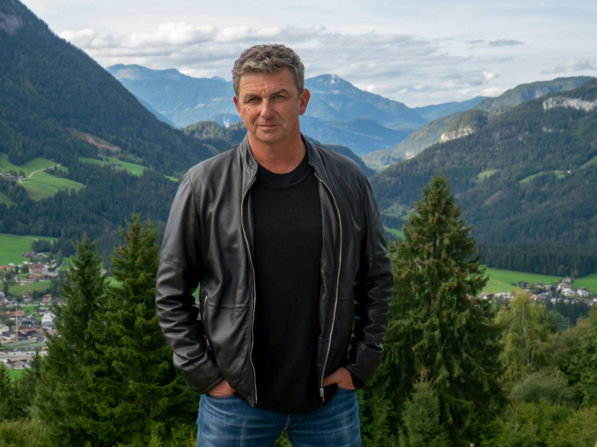 Hans Sigl spielt Dr. Martin Gruber in der erfolgreichen ZDF-Serie "Der Bergdoktor".