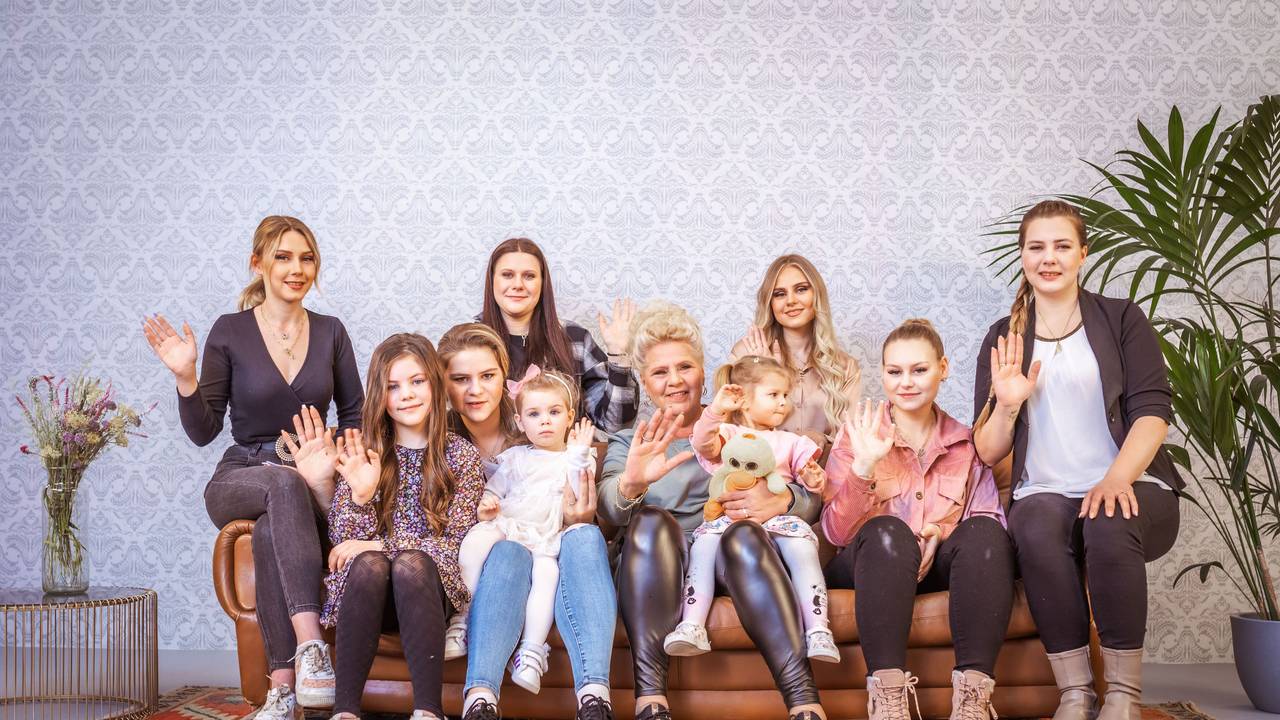 v.l.n.r. Loredana, Celina, Sylvana, Anastasia, Lavinia, Silivia, Cathaleya, Estefania, Sarah-Jane, Sylvana