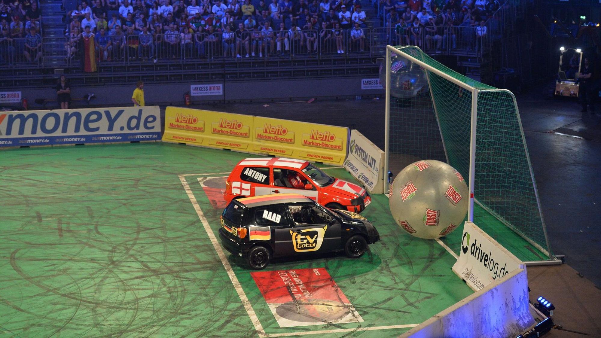 Die „TV total Autoball WM“ wurde am Freitagabend (16. Dezember 2022) live auf ProSieben ausgestrahlt.