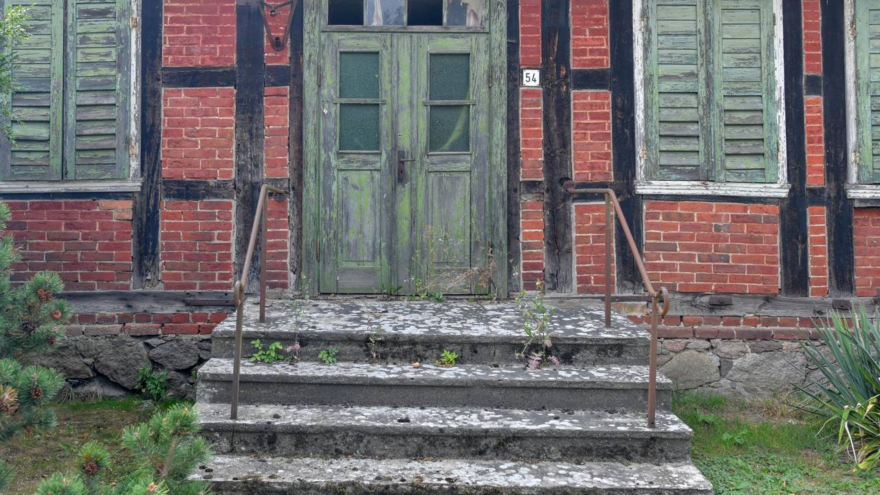 Nach dem Kauf eines alten Hauses (hier ein Symbolfoto) machte ein Paar eine unerwartete Entdeckung.