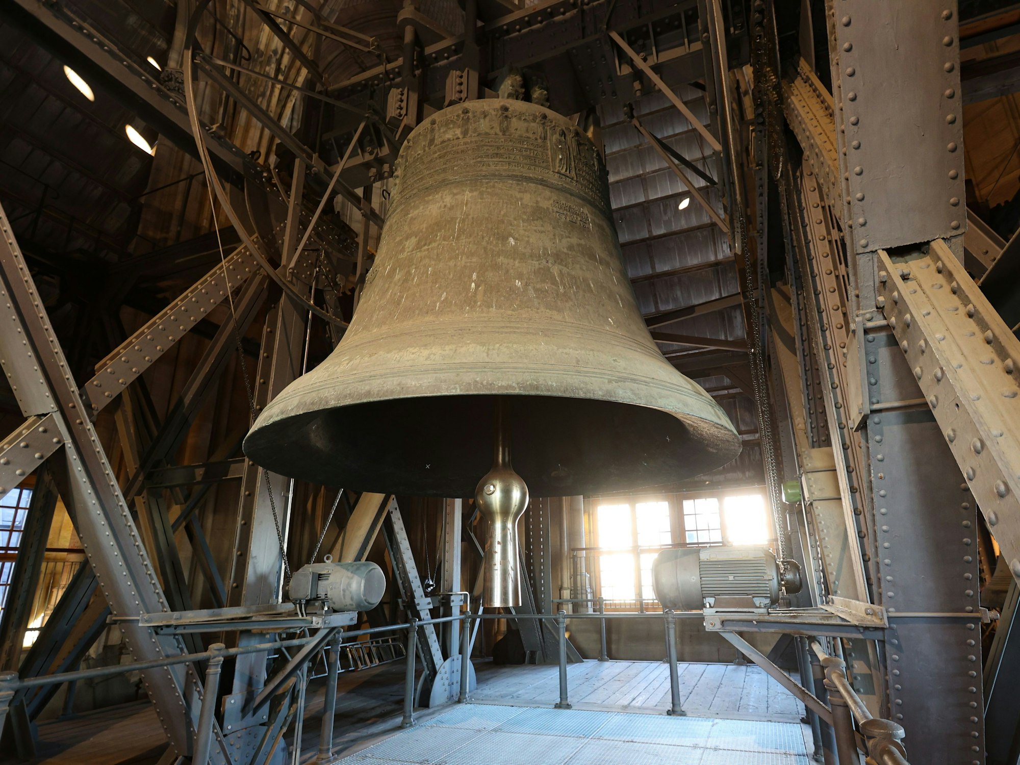 Der Dicke Pitter, eine Glocke, hängt im Kölner Dom,