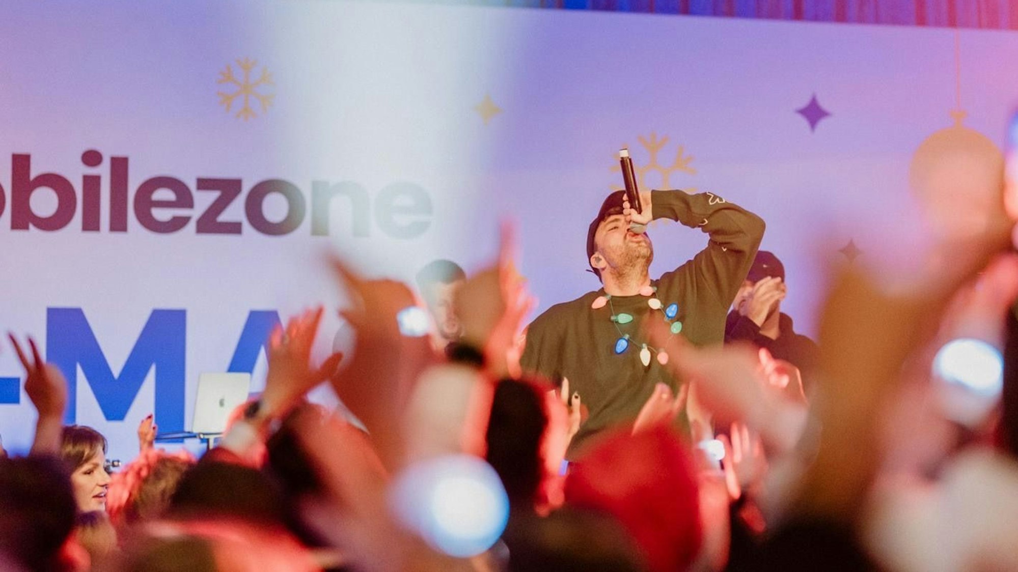 Marteria gab am 16. Dezember 2022 einen Überraschungs-Gig in der Kölner Wolkenburg auf der Weihnachtsfeier des Kölner Mobilfunk-Anbieters Mobilezone.