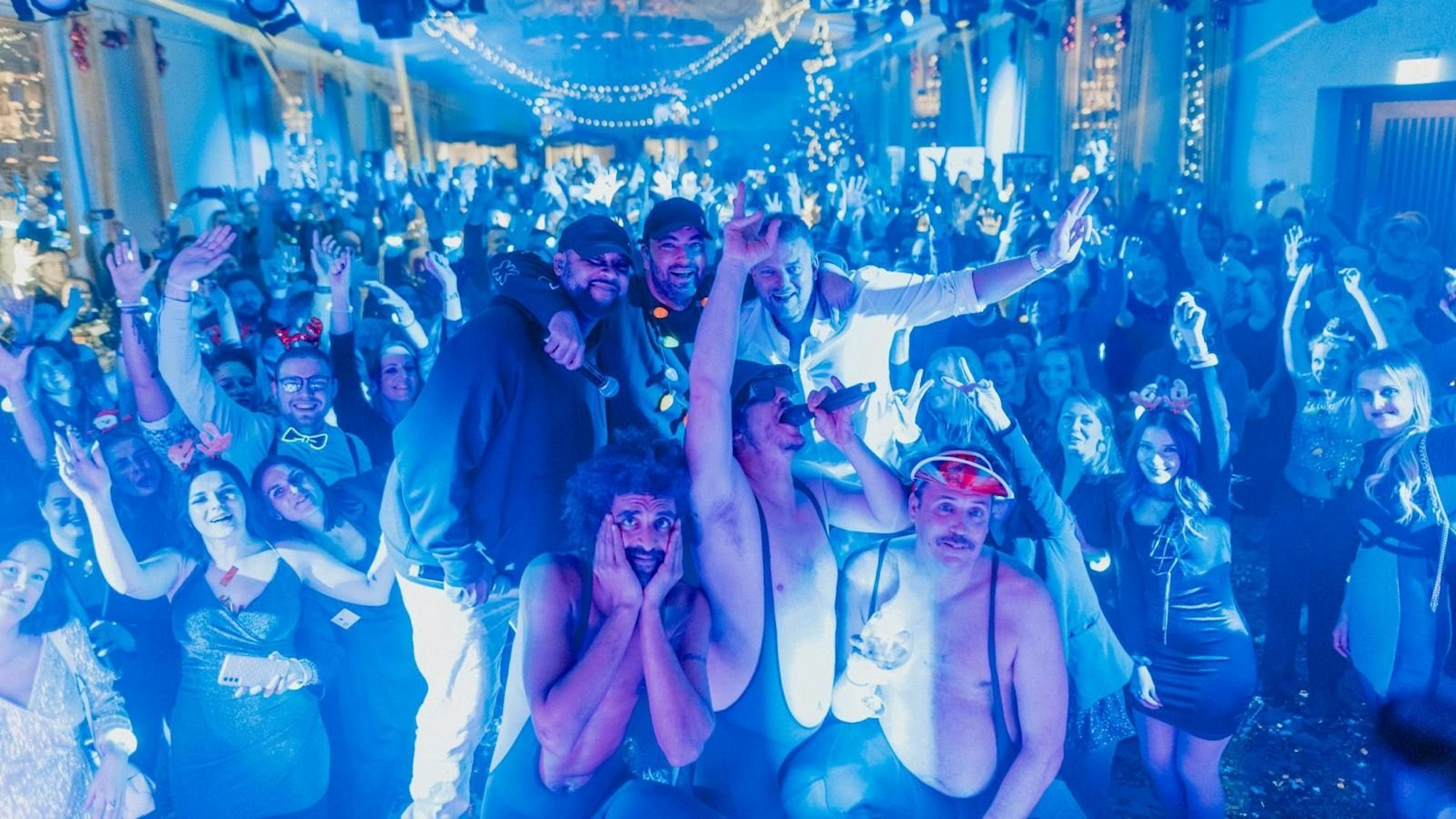 Marteria brachte die Kölner Wolkenburg zum Beben. Mitarbeiter und Mitarbeiterinnen des Mobilfunk-Anbieters Mobilezone feierten ausgelassen mit dem Rapper.