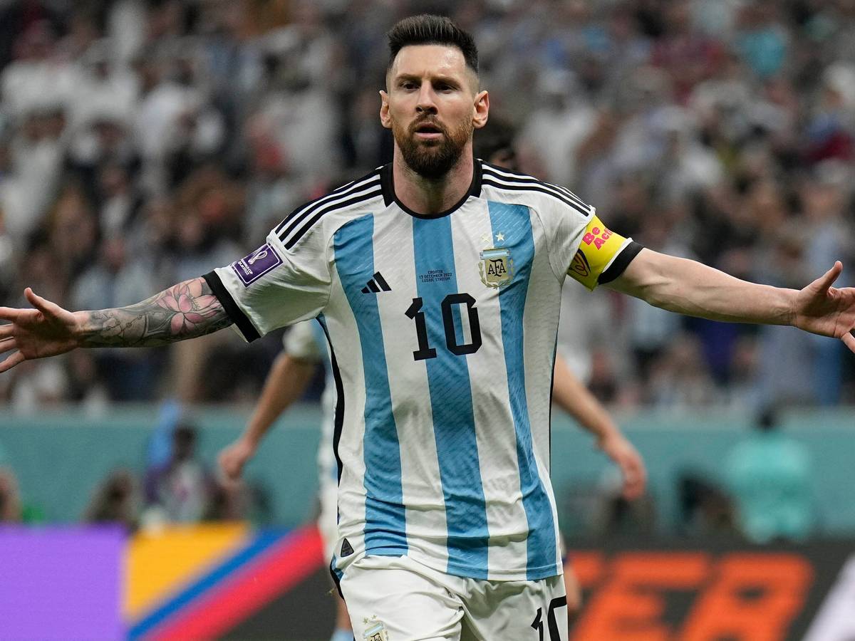 Lionel Messi jubelt im argentinischen Nationalmannschaftstrikot.