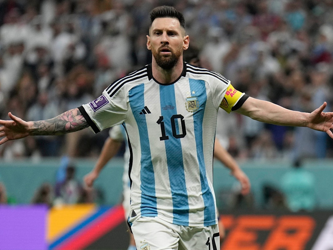 Lionel Messi jubelt im argentinischen Nationalmannschaftstrikot.