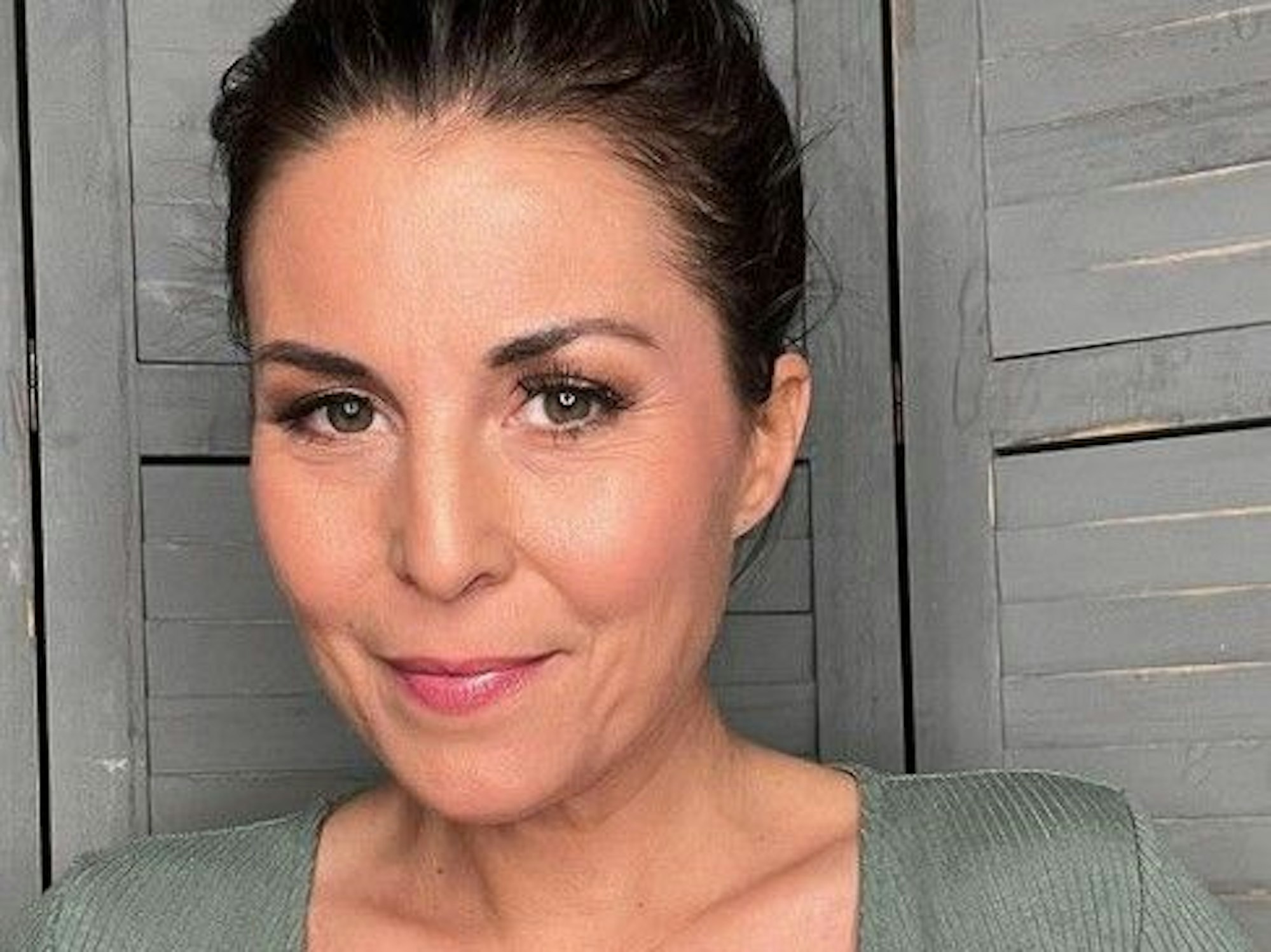 Promi-Expertin Vanessa Blumhagen lächelt auf Instagram verschmitzt in die Kamera. Das Selfie ist am 15. Dezember 2022 hochgeladen worden.