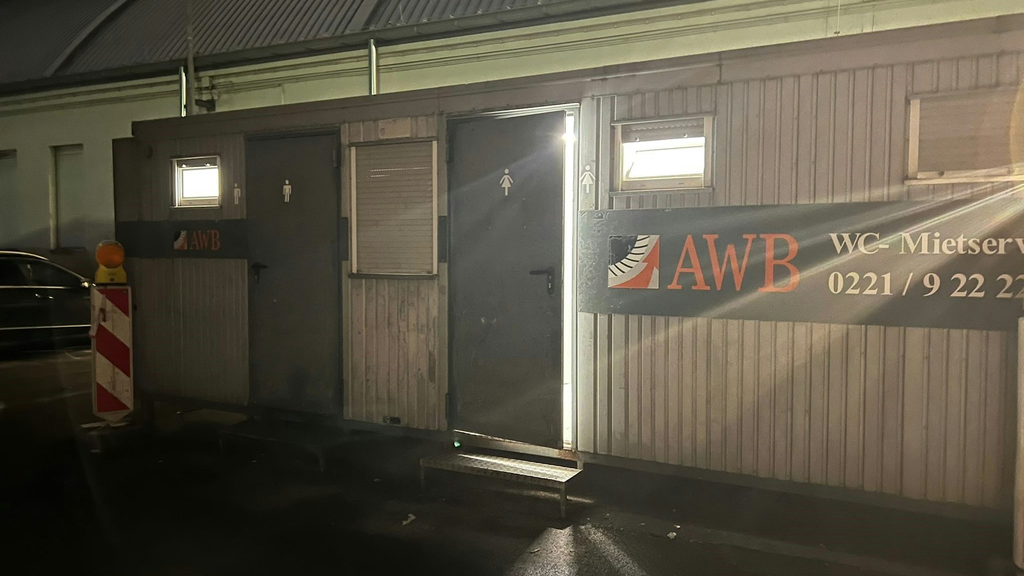 Der Toilettencontainer auf dem Kölner Großmarkt: Er soll hygienisch nicht sauber sein.