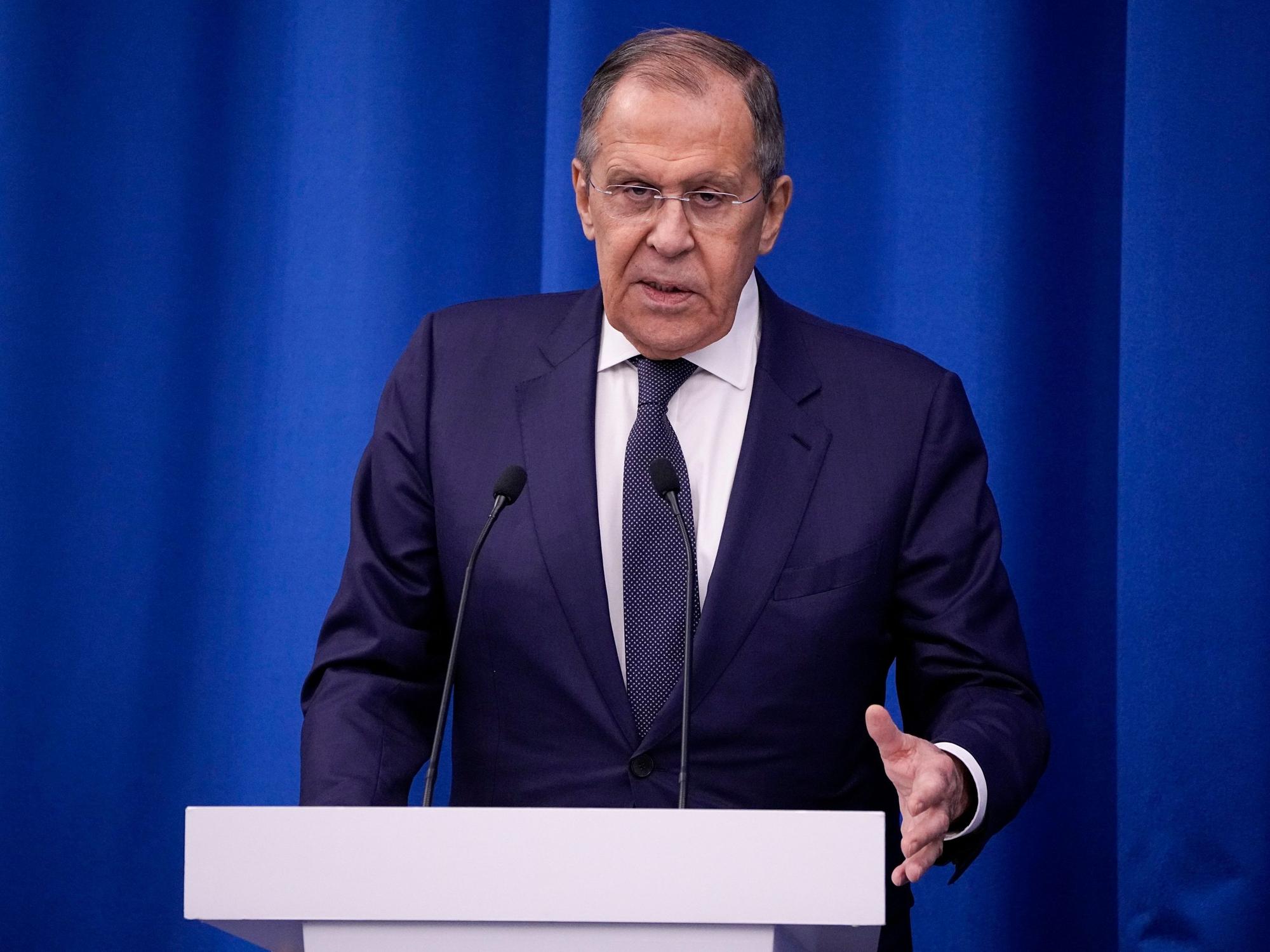 14.12.2022, Russland, Moskau: Sergej Lawrow, Außenminister von Russland, spricht auf der internationalen Konferenz «Die eurasische Wahl als Grundlage für die Stärkung der Souveränität», die von «Einiges Russland» Partei organisiert wird. Moskau hat das Angebot von Kanzler Scholz (SPD) für eine Wiederaufnahme der bilateralen Zusammenarbeit bei einer Beendigung von Russlands Krieg gegen die Ukraine zurückgewiesen. Foto: Alexander Zemlianichenko/Pool AP/dpa +++ dpa-Bildfunk +++