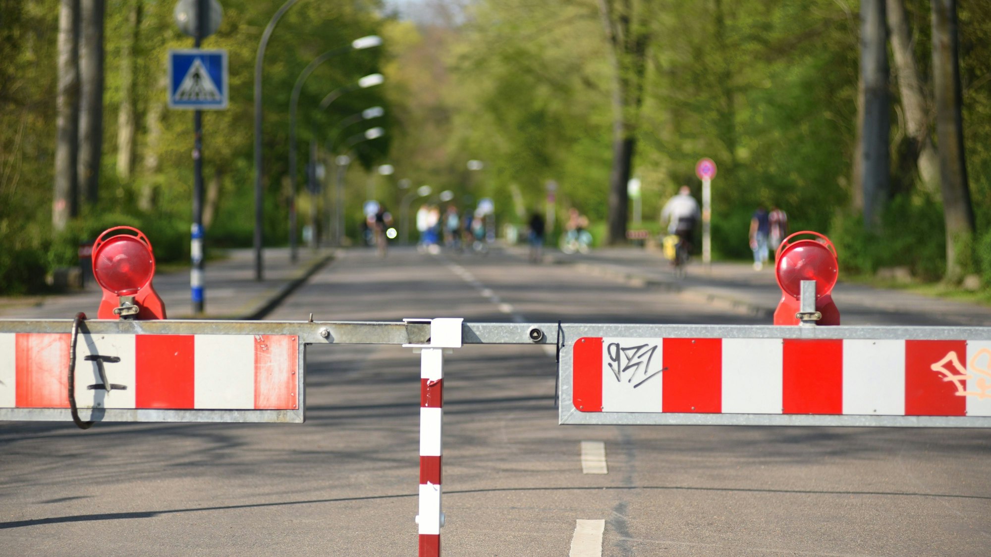 Absperrung an der Kitschburger Straße in Köln