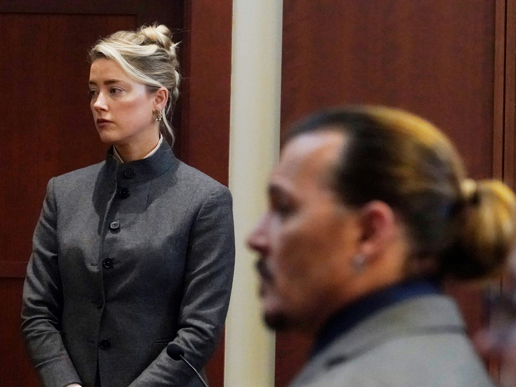 Amber Heard und Johnny Depp am 16. Mai 2022 während ihres Prozesses in Fairfax.