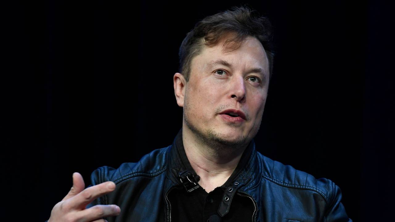 Elon Musk spricht auf der SATELLITE-Konferenz und -Ausstellung.