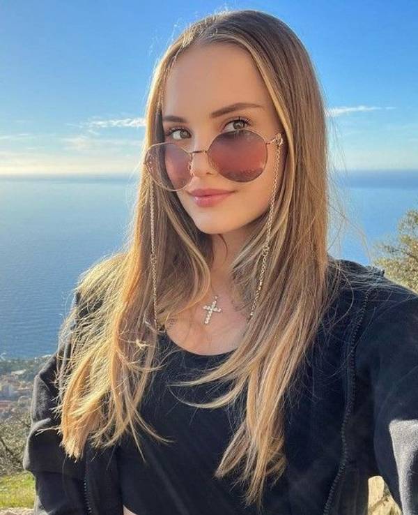 Davina Geiss, hier auf einem Instagram-Selfie vom 14. November, wickelt ihre Fans auf Instagram um den Finger.