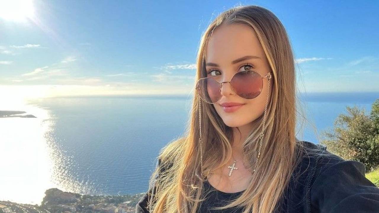 Davina Geiss, hier auf einem Instagram-Selfie vom 14. November, wickelt ihre Fans auf Instagram um den Finger.