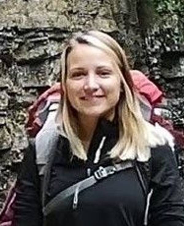 Das Fahndungsfoto der Polizei zeigt Scarlett S. aus Bad Lippspringe.