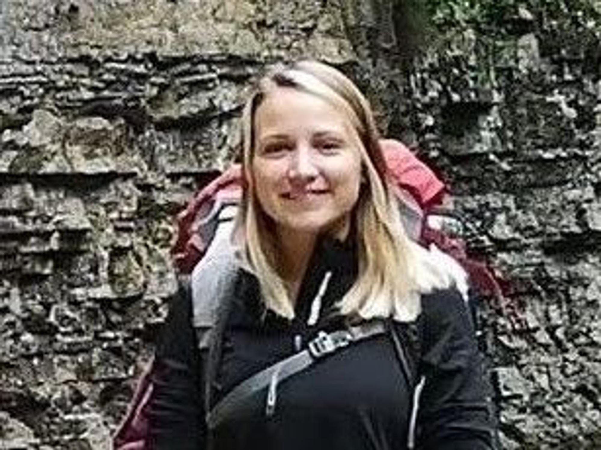 Das Fahndungsfoto der Polizei zeigt Scarlett S. aus Bad Lippspringe.