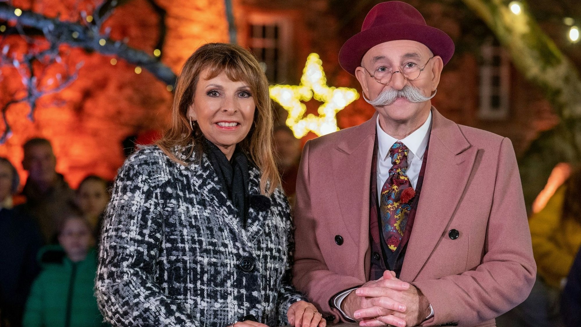 Ireen Sheer zu Gast bei Horst Lichter in der Weihnachtsausgabe von "Bares für Rares".