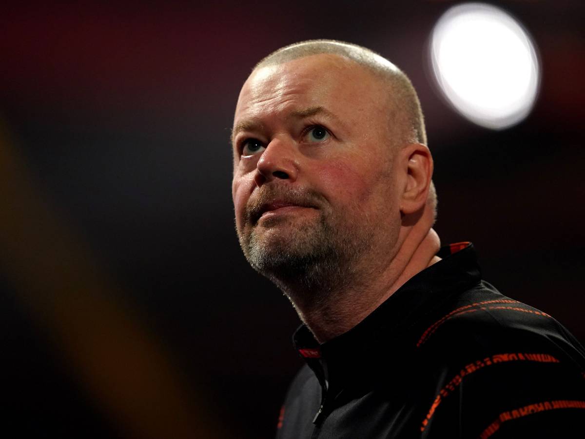 Raymond van Barneveld bei der Darts-WM am 20. Dezember 2022 in London. Auch er wird 2023 in Köln dabei sein.