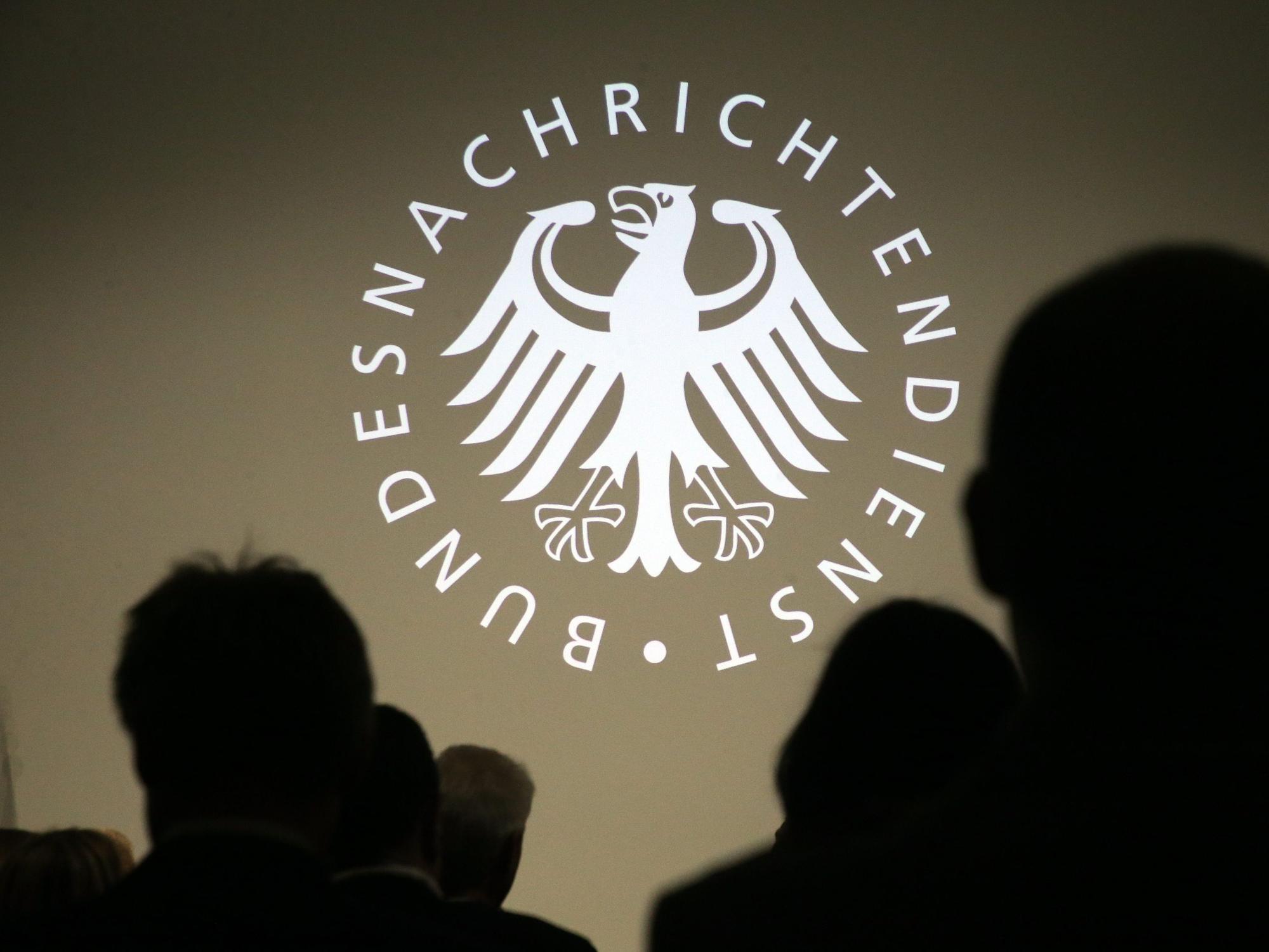 Geladene Gäste verfolgen die Eröffnung des Besucherzentrums des Bundesnachrichtendienstes am 5. November 2019.
