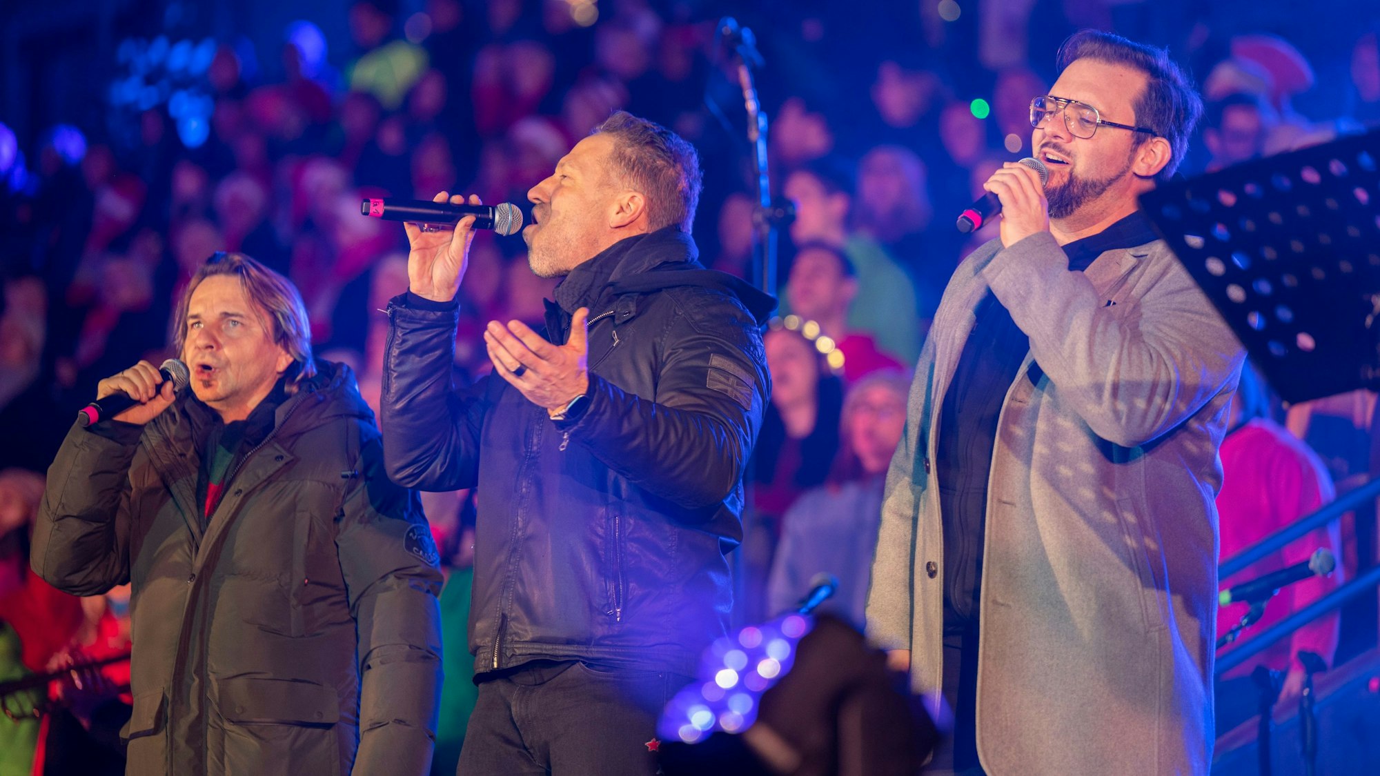 Die Höhner bei „Loss mer Weihnachtsleeder singe“ im Rhein-Energie-Stadion.