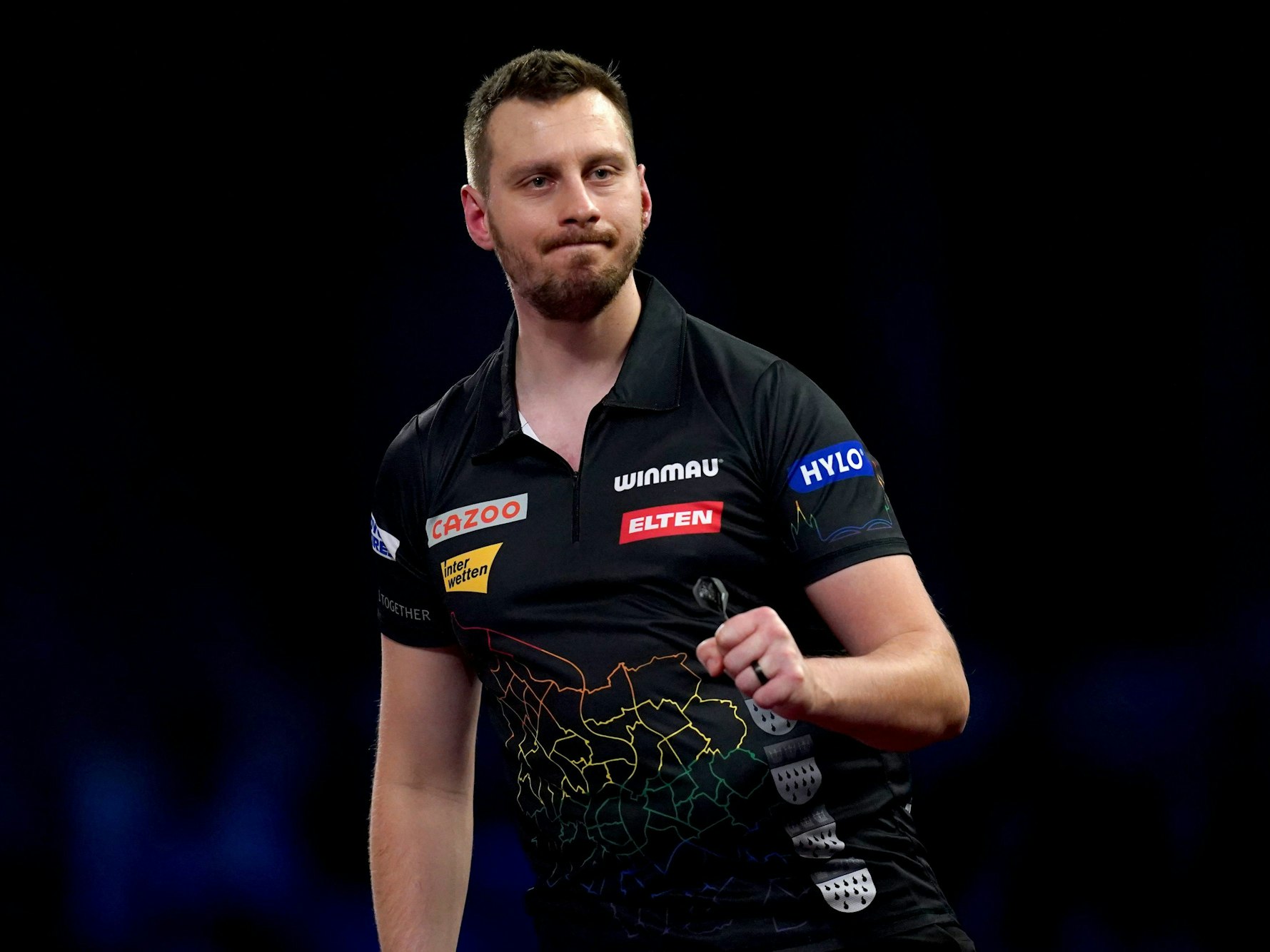 Dart-Star Florian Hempel ballt kämpferisch seine linke Faust.