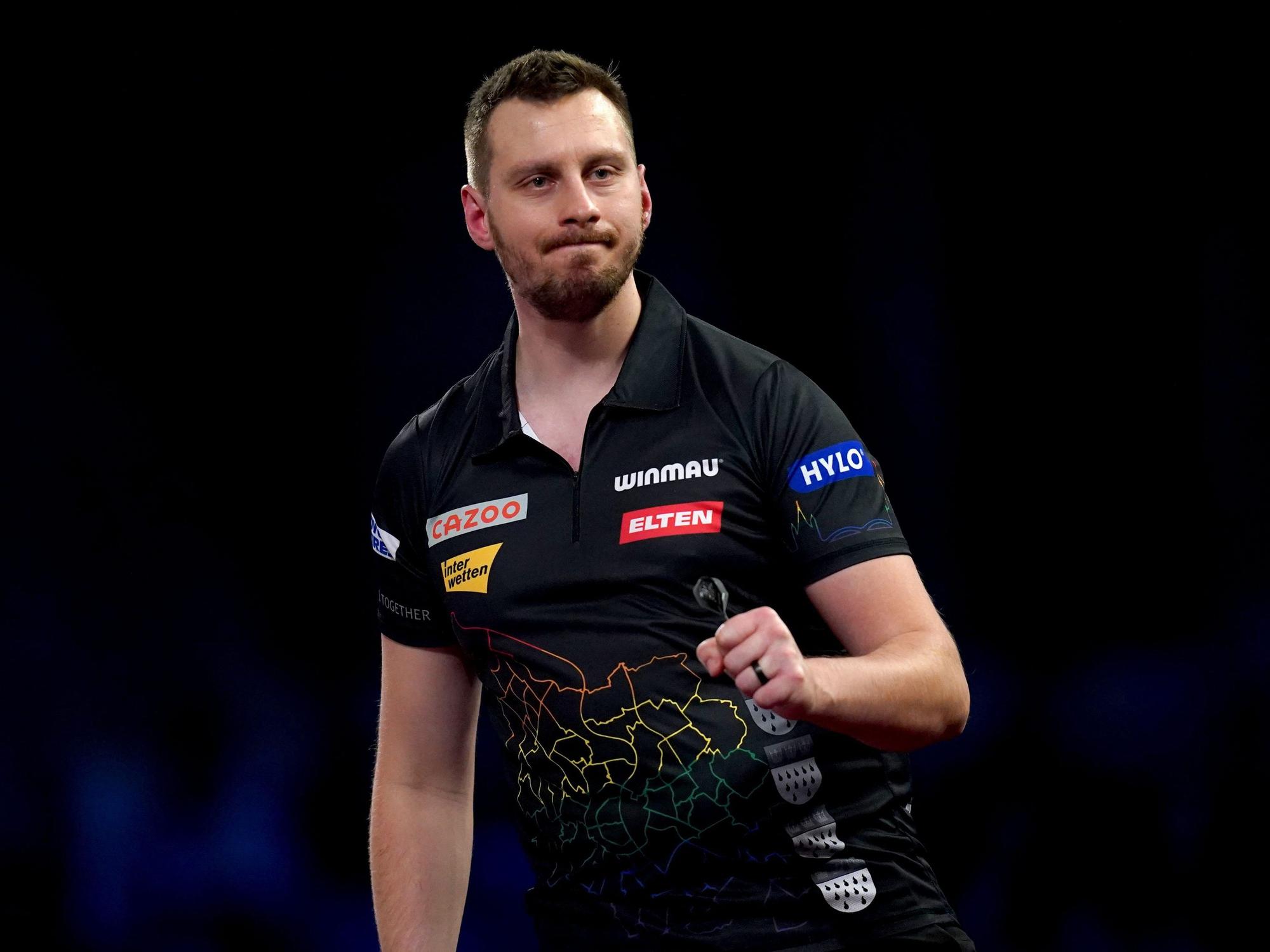 Dart-Star Florian Hempel ballt kämpferisch seine linke Faust.