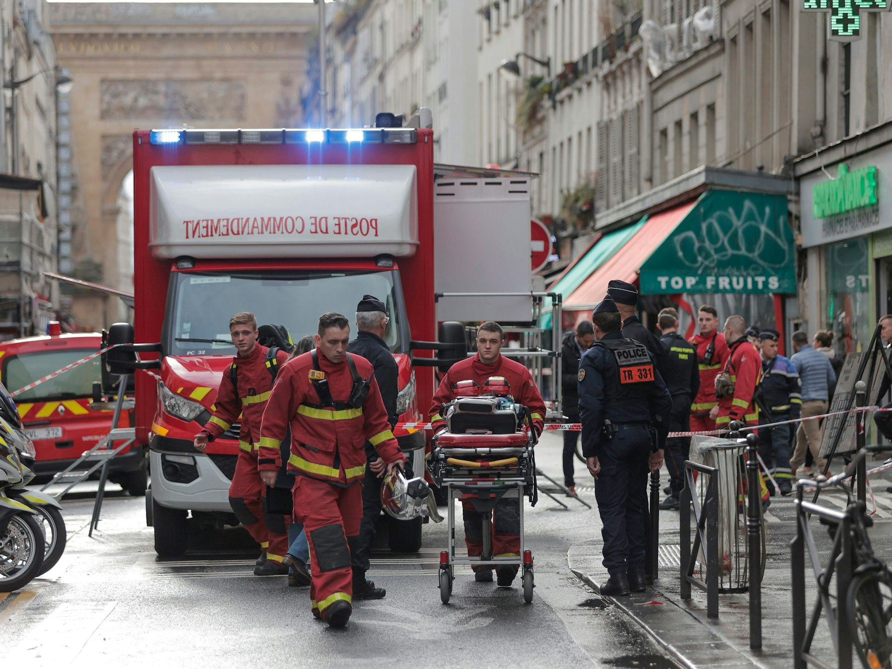 Bei Schüssen in Paris sind am 23. Dezember mehrere Menschen getötet und verletzt worden.