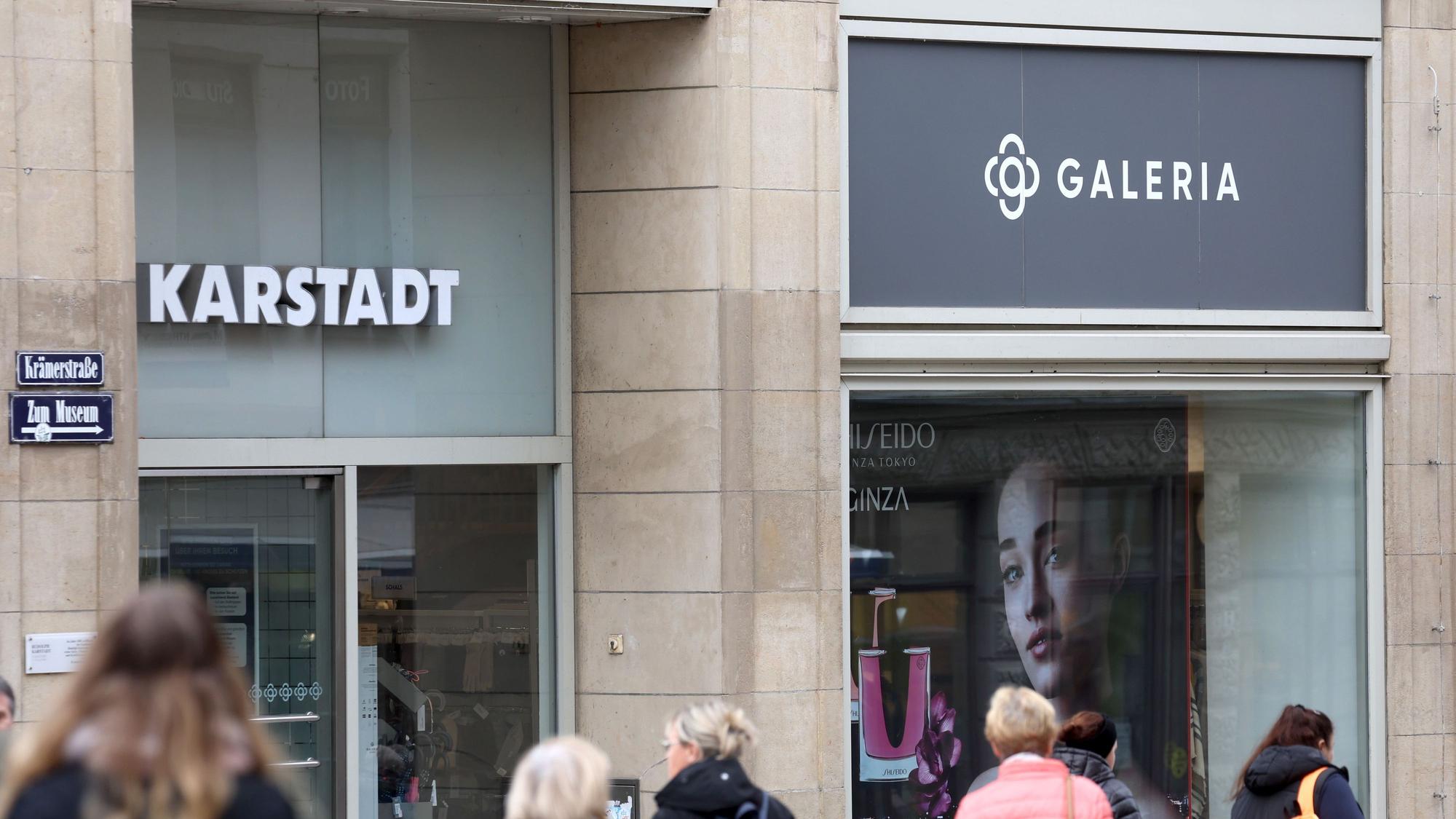 Schaufenster einer Filiale in der Innenstadt.