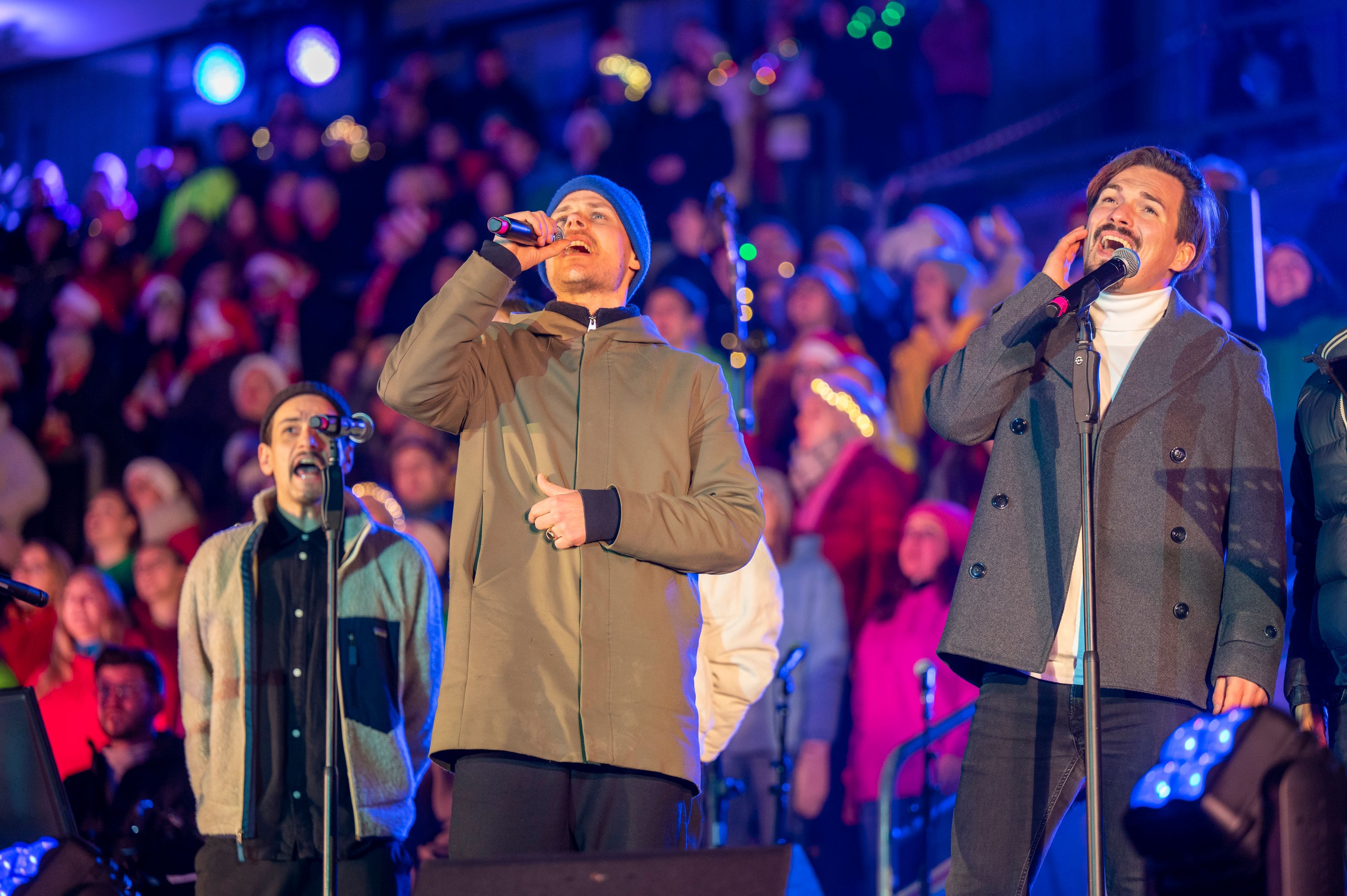 Cat Ballou bei „Loss mer Weihnachtsleeder singe“ 2022 im Rhein-Energie-Stadion.