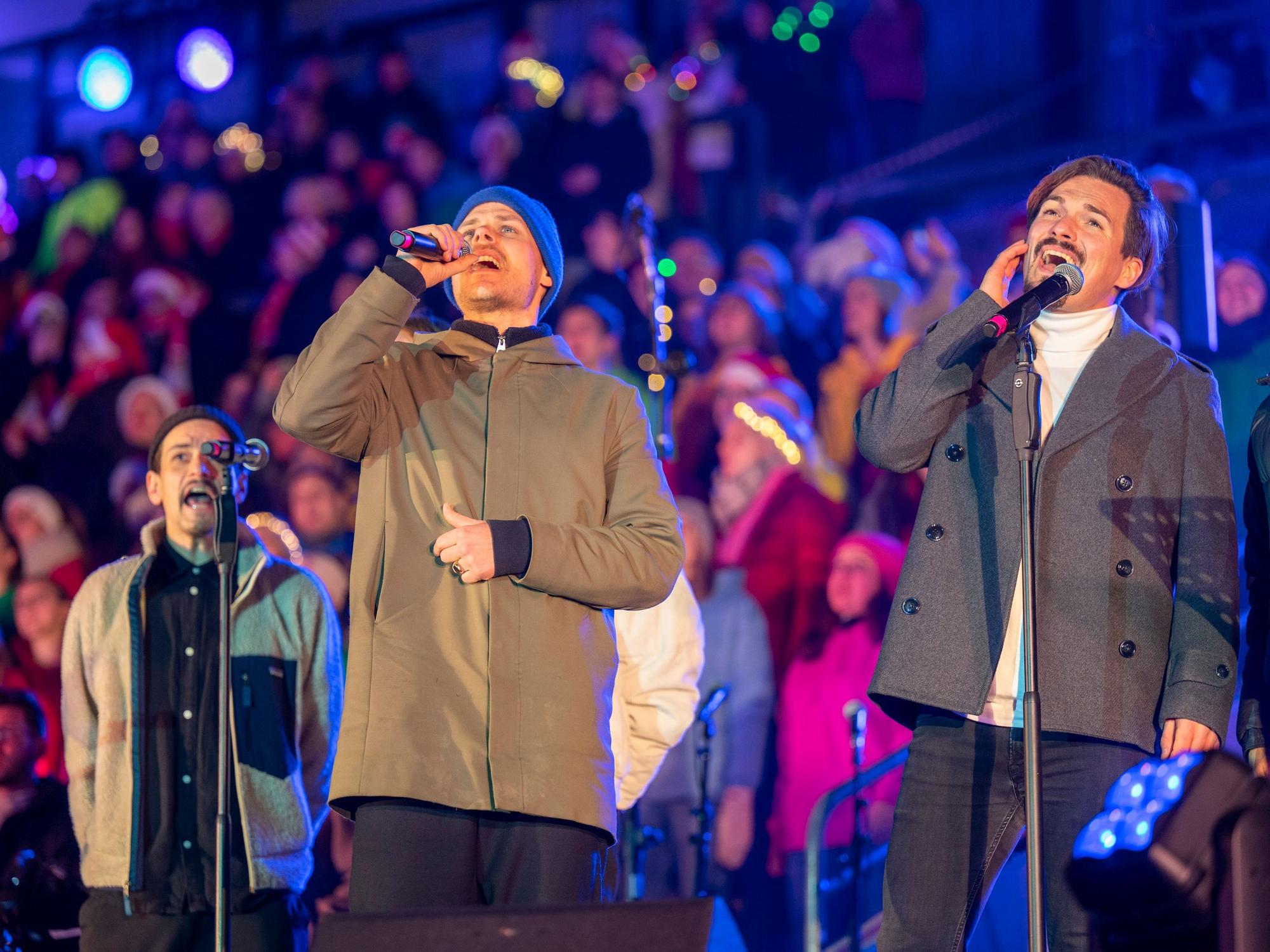 Cat Ballou bei „Loss mer Weihnachtsleeder singe“ 2022 im Rhein-Energie-Stadion.