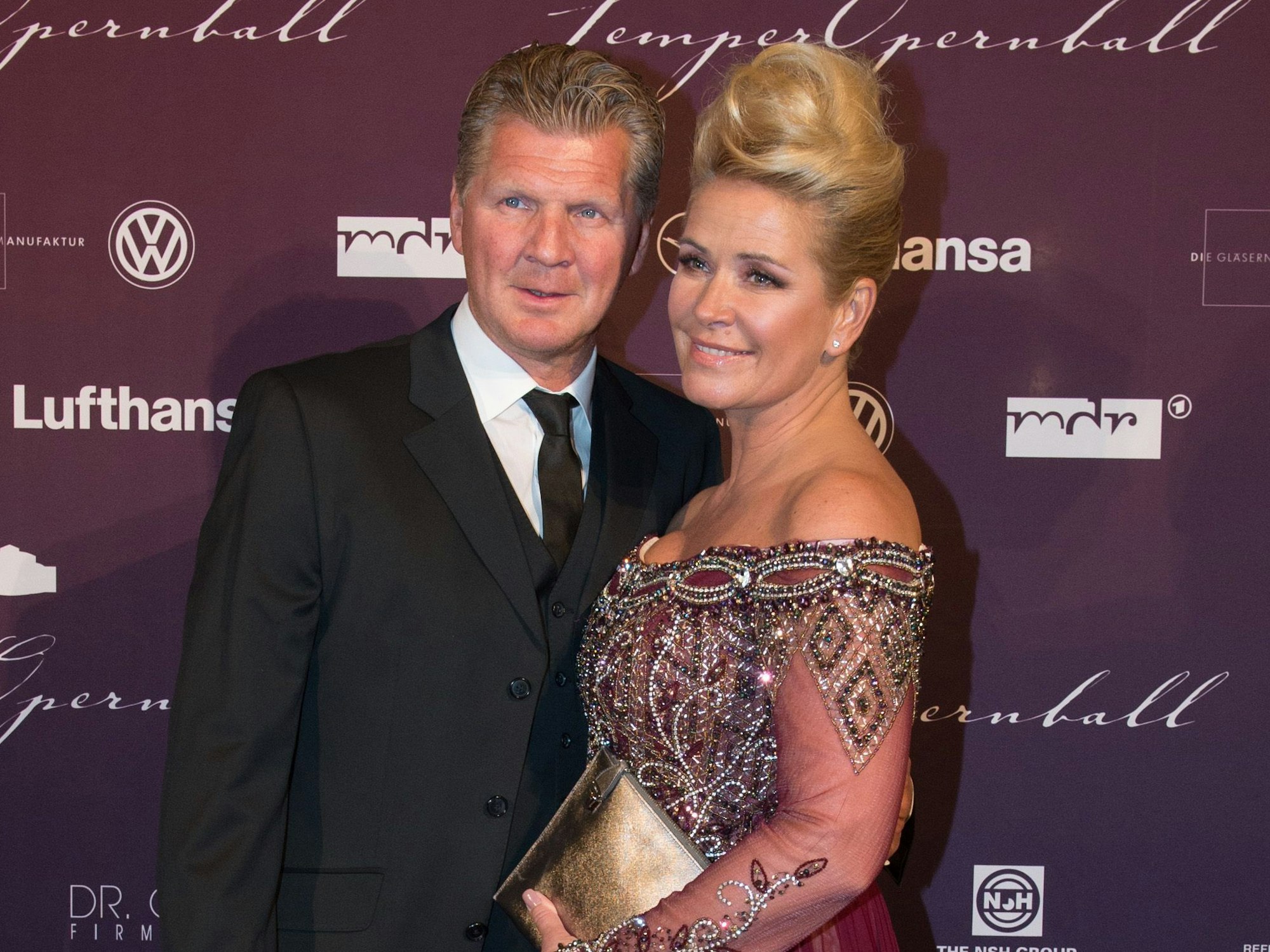 Stefan und Claudia Effenberg kommen am 30.01.2015 zum 10. Semperopernball in der Semperoper in Dresden (Sachsen). Der diesjährige Ball findet unter dem Motto «Dresden jubelt und heißt die Welt willkommen.» statt. Foto: Sebastian Kahnert/dpa ++ +++ dpa-Bildfunk +++