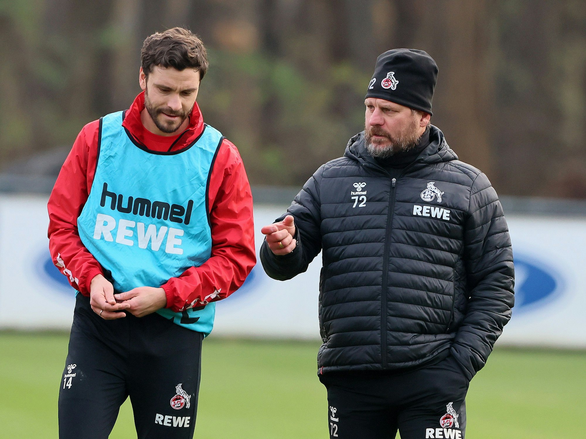 Steffen Baumgart im Gespräch mit Jonas Hector.