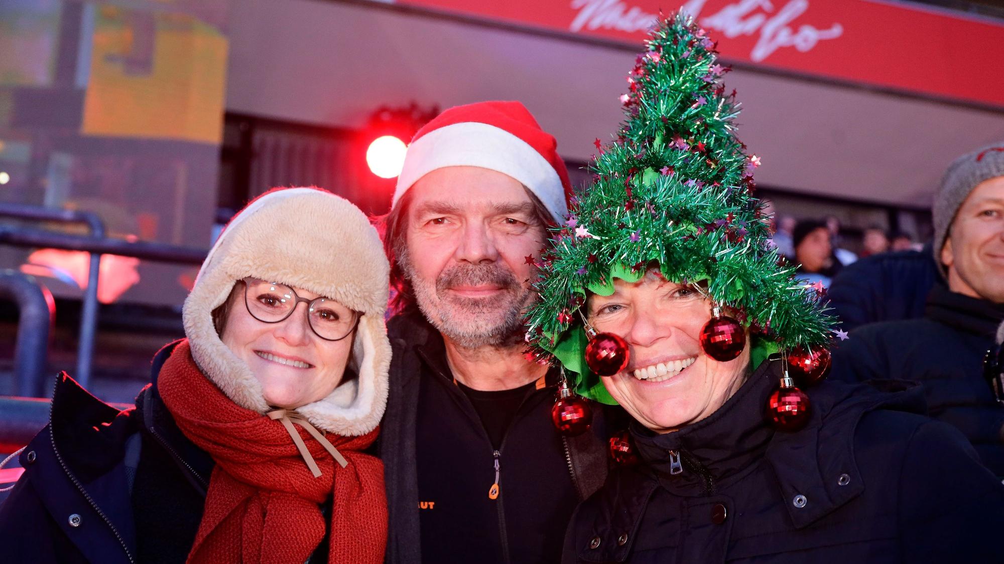Fans von „Loss mer Weihnachtsleeder singe“ im Rhein-Energie-Stadion in Köln.