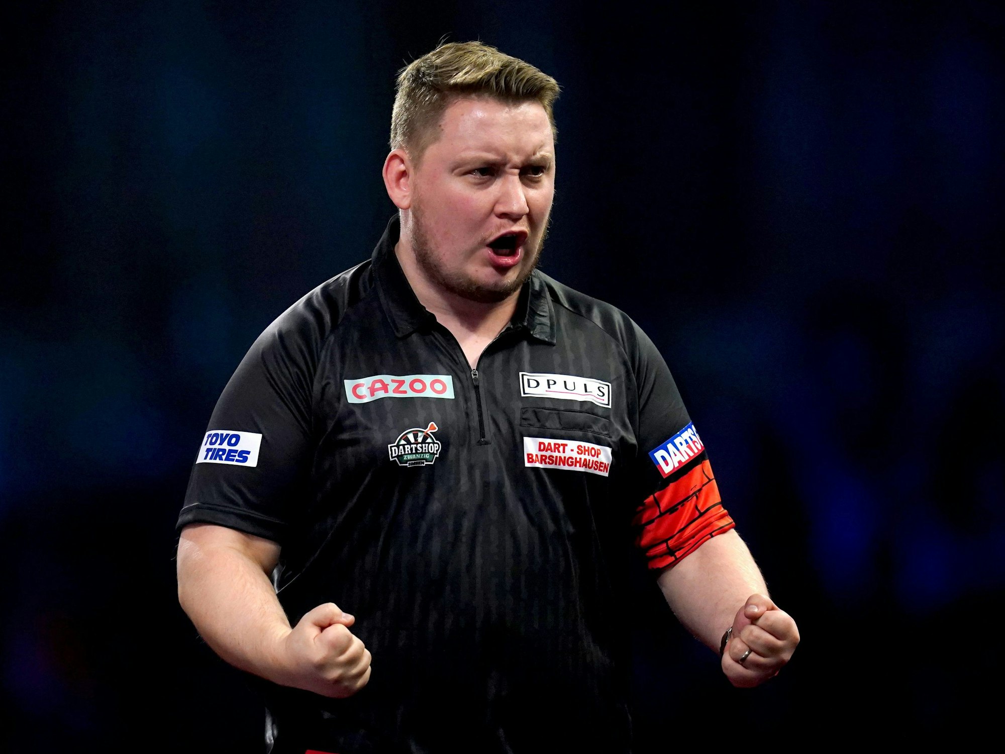 Martin Schindler jubelt während seines Matches gegen Martin Lukeman bei der Darts-WM.