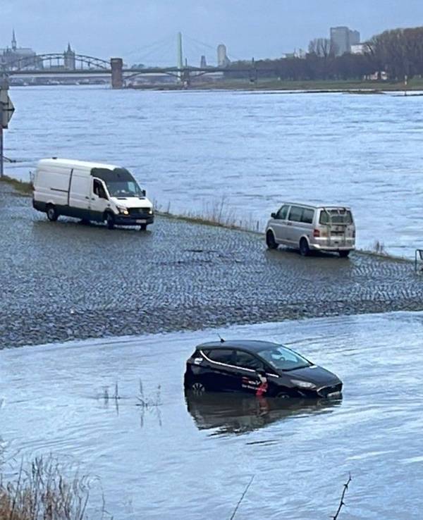 Hochwasser am 24. Dezember 2022 in Köln.