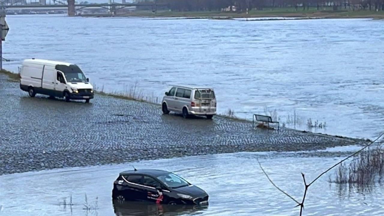 Hochwasser am 24. Dezember 2022 in Köln.