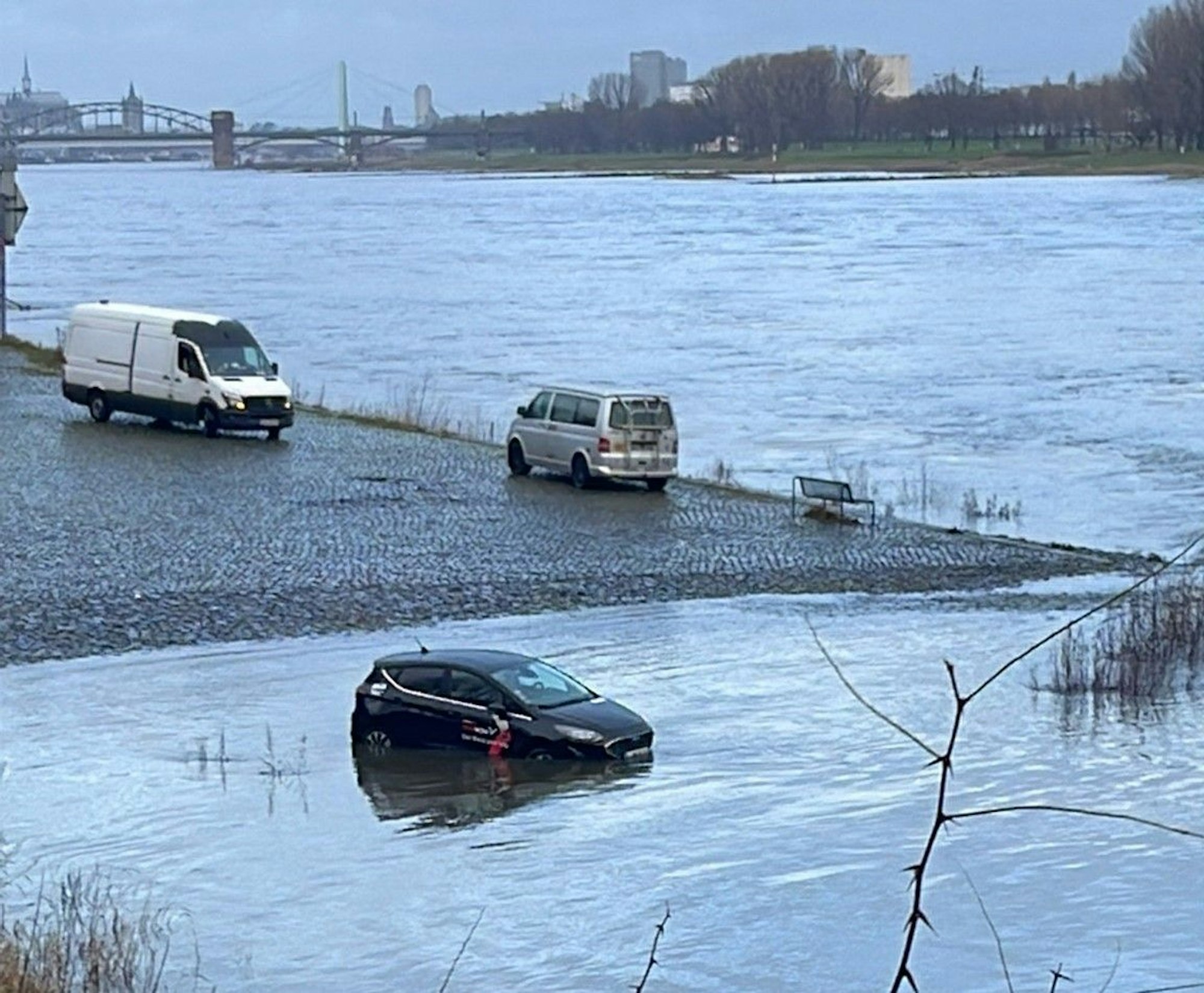 Hochwasser am 24. Dezember 2022 in Köln.
