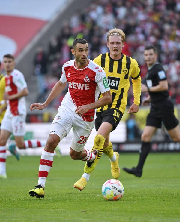 Ellyes Skhiri im Zweikampf mit Julian Brandt.