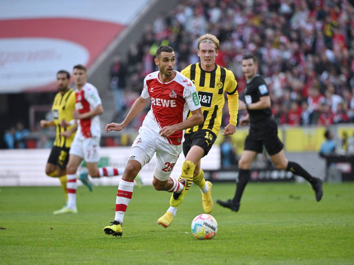 Ellyes Skhiri im Zweikampf mit Julian Brandt.