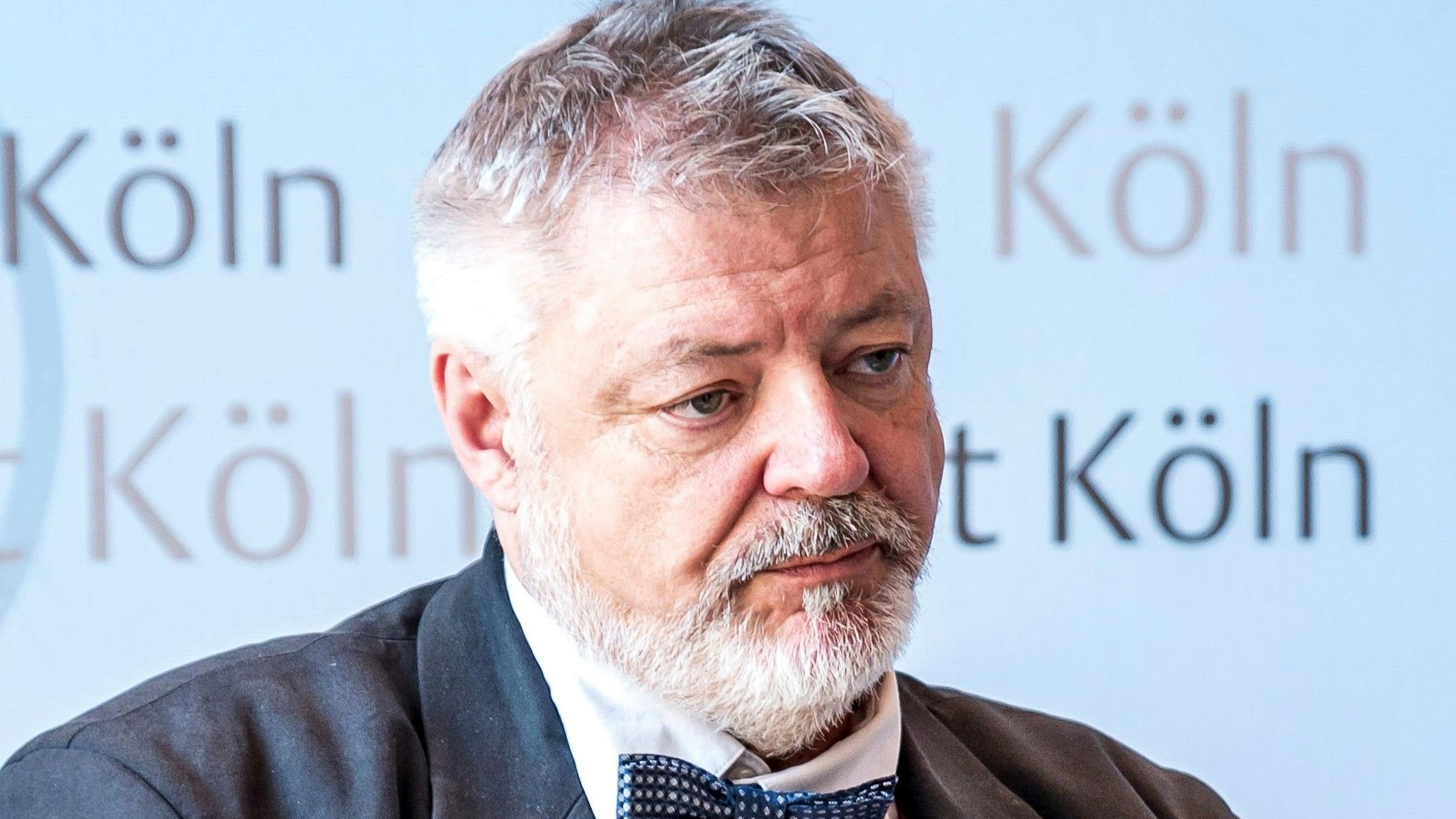 Professor Dr. Alexander Lechleuthner, ärztlicher Leiter des Rettungsdienstes, im Mai 2020 bei einer Pressekonferenz in Köln.