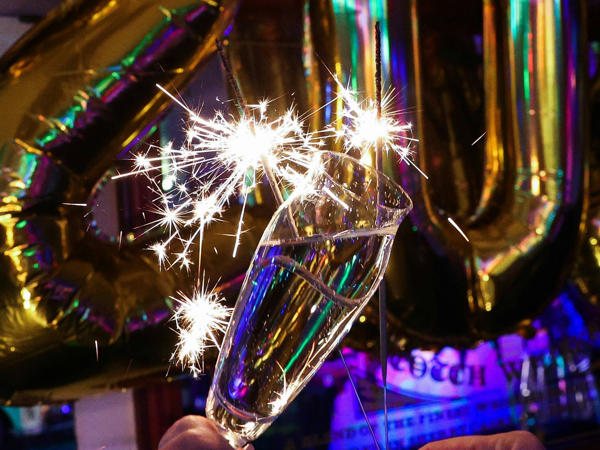 Wunderkerzen und Sekt zu Silvester.