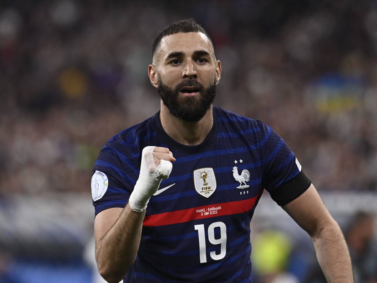 Frankreich-Star Karim Benzema jubelt nach seinem Treffer mit geballter Faust.