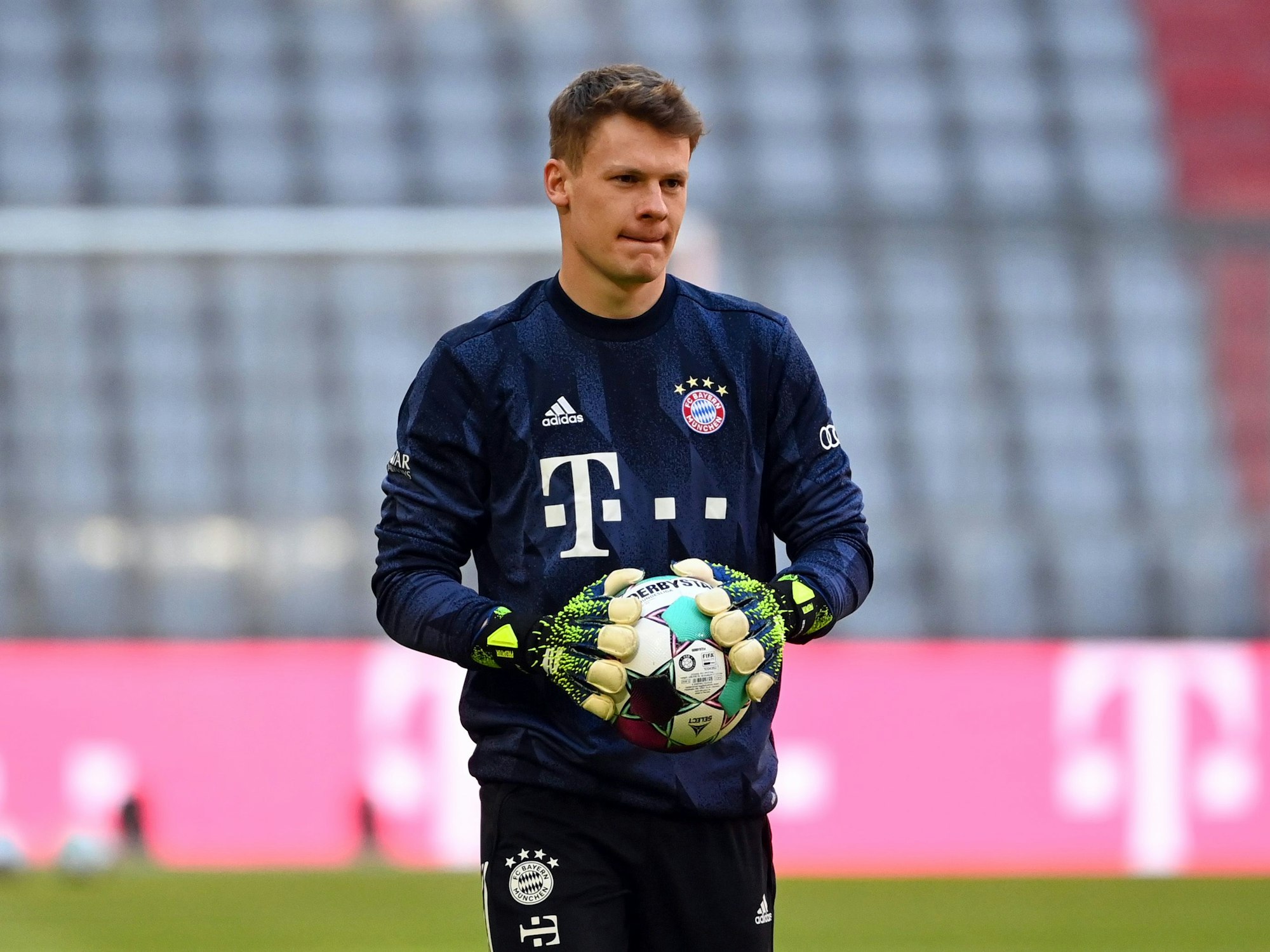 Münchens Torwart Alexander Nübel beim Aufwärmen vor dem Spiel.