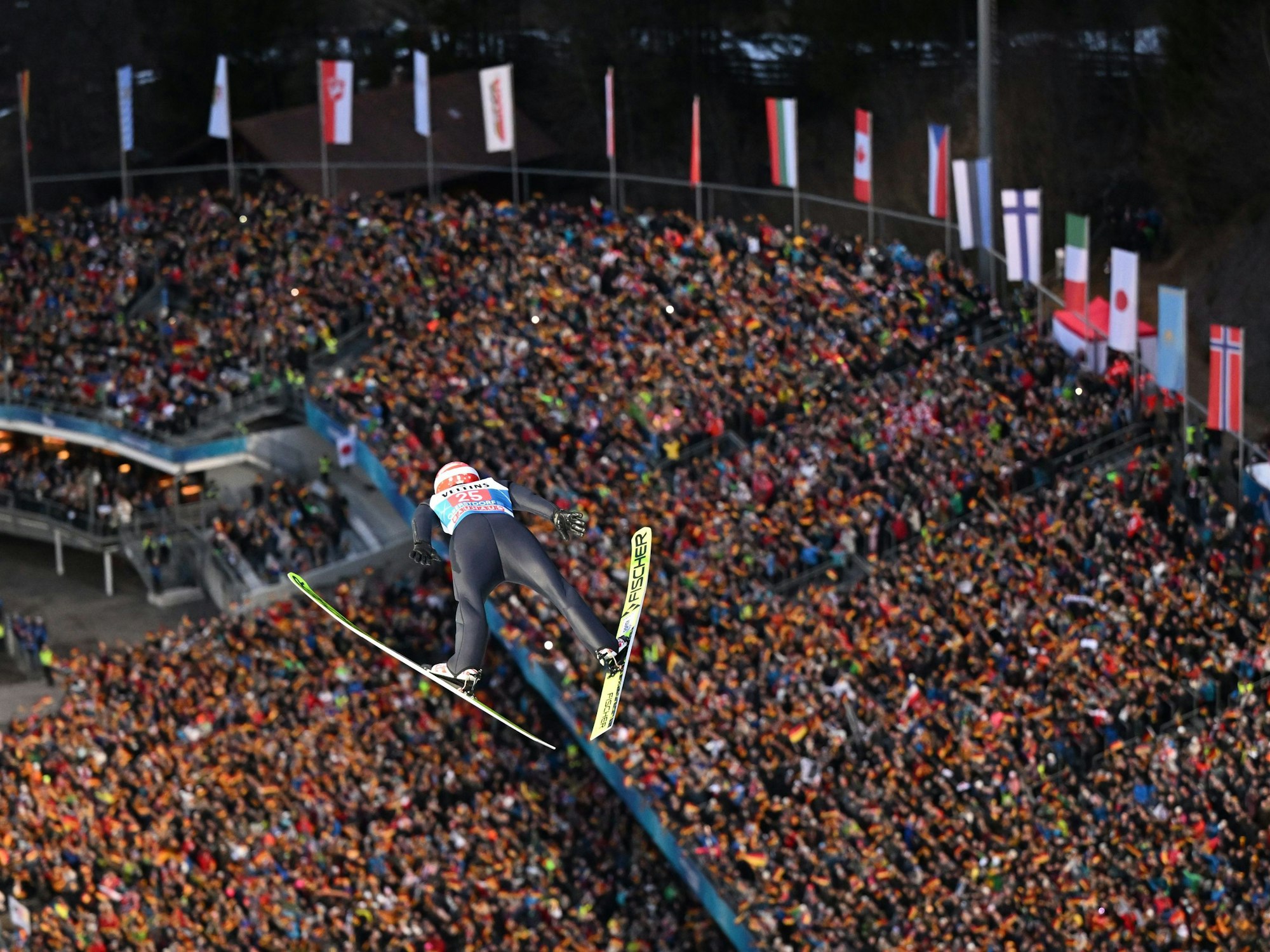 Vierschanzentournee, Großschanze in Oberstdorf: Markus Eisenbichler (Deutschland) in Aktion.