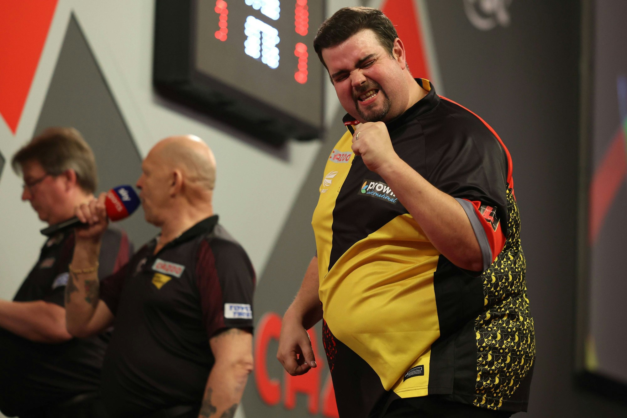 Gabriel Clemens freut sich über einen getroffenen Wurf.