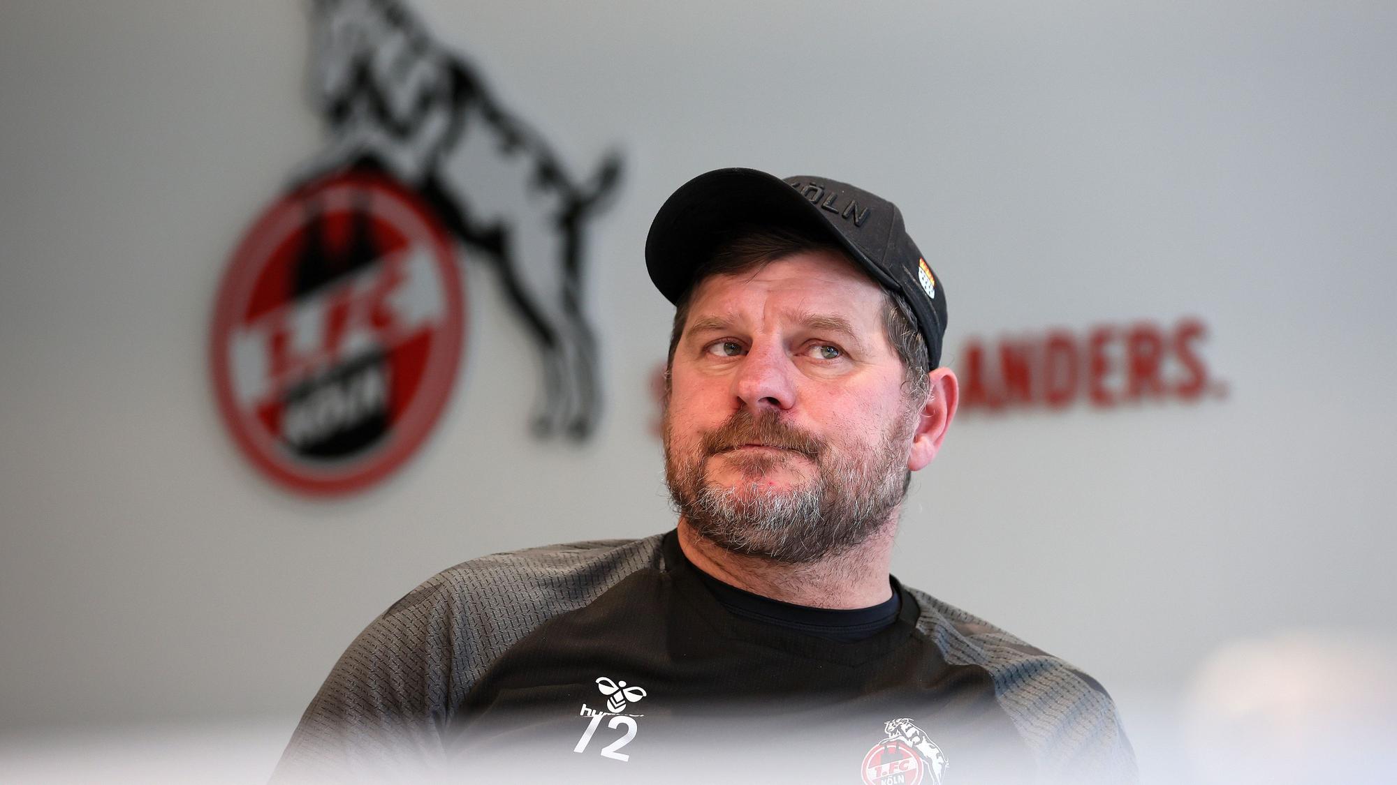 Steffen Baumgart sitzt beim Interview-Termin im Geißbockheim.