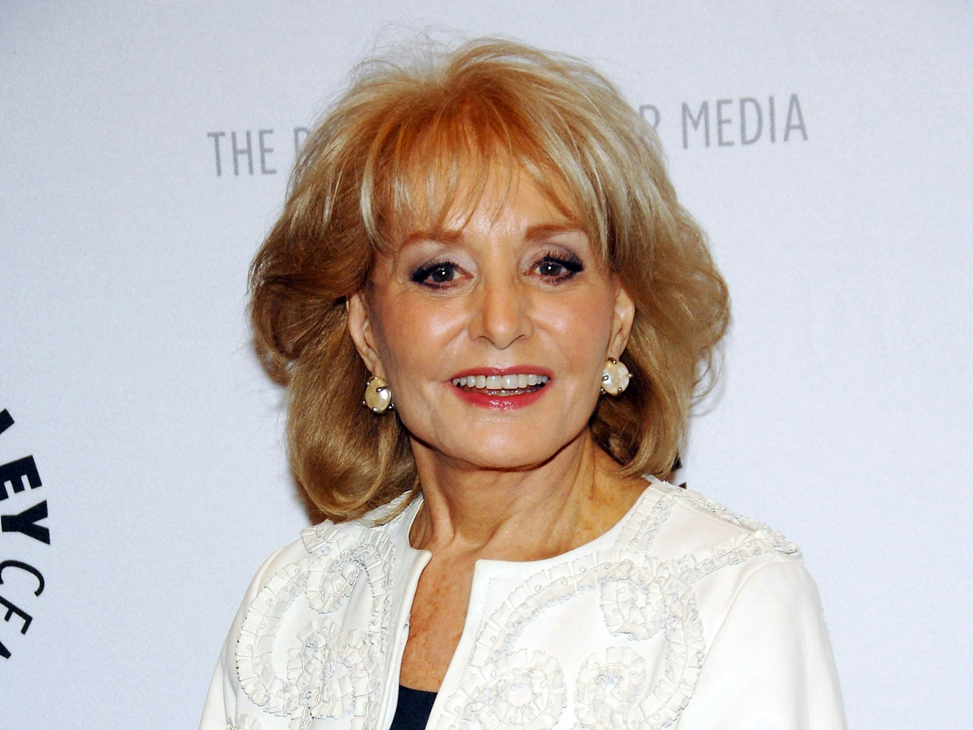 Barbara Walters kommt 2008 zu einer Podiumsdiskussion mit den Moderatoren der ABC-Sendung „The View” im Paley Center for Media.